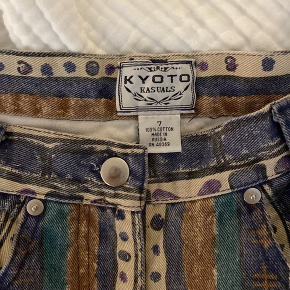 Vintage high waisted denim shorts - Picture 3 of 3